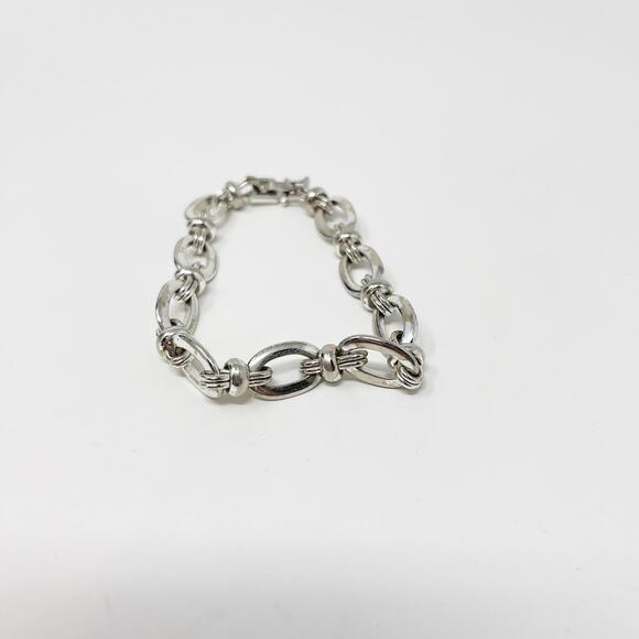 Silver Tone Chainlink Bracelet Latch Closure Costume Statement Stackable - Picture 3 of 8